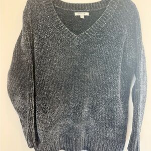 Orvis Gray V-Neck Sweater Large